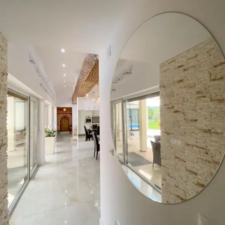 Diamond Villa *